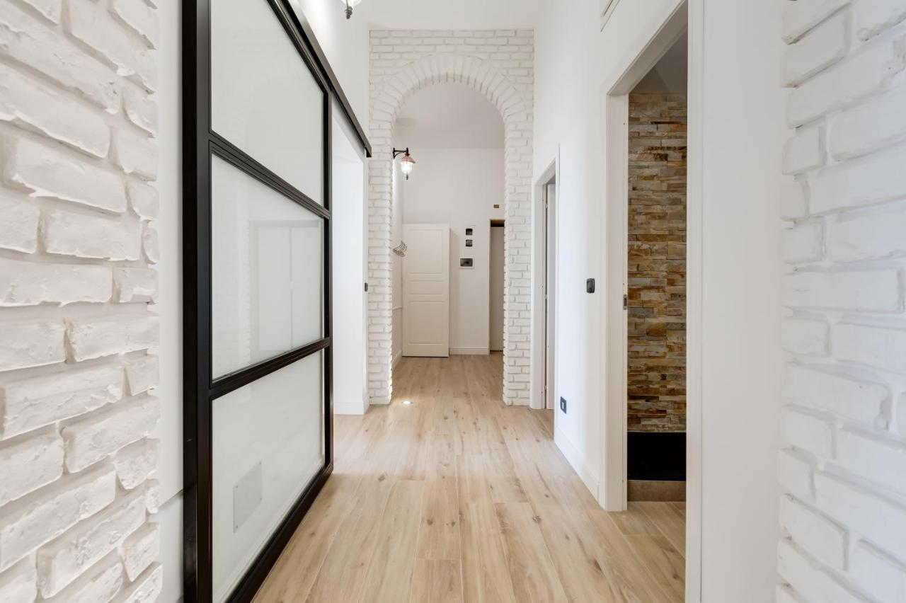 Bmga L Glam Industrial 3-Bed Apartment In Termini Řím Exteriér fotografie